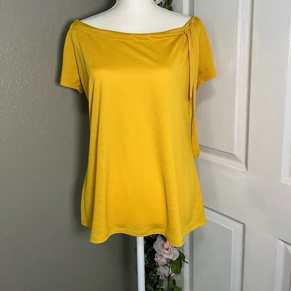 🌼NWOT Yellow Top/Blouse. - Picture 4 of 8